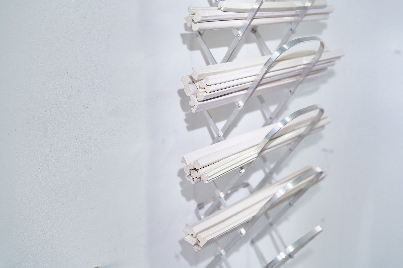 Image - Ceramic Instagram bars in aluminium collator