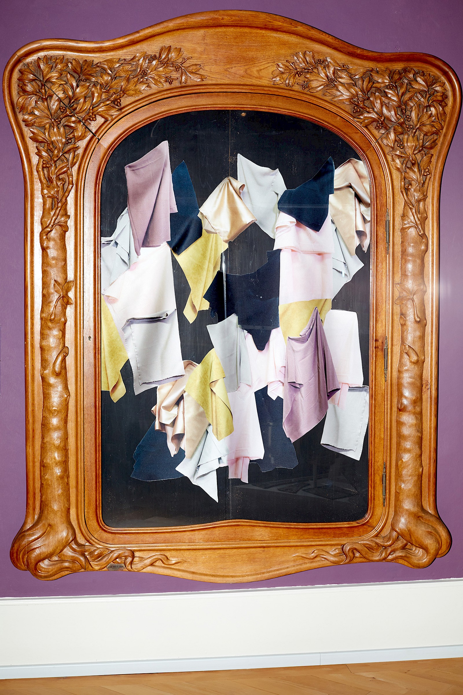 Image - Fabric Project (Textile) in Art Nouveau cabinet